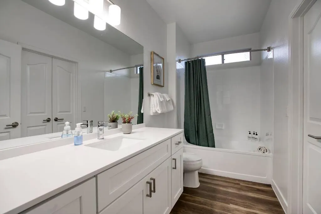 Apartment Modern 3-Br Condo In North Scottsdale USA